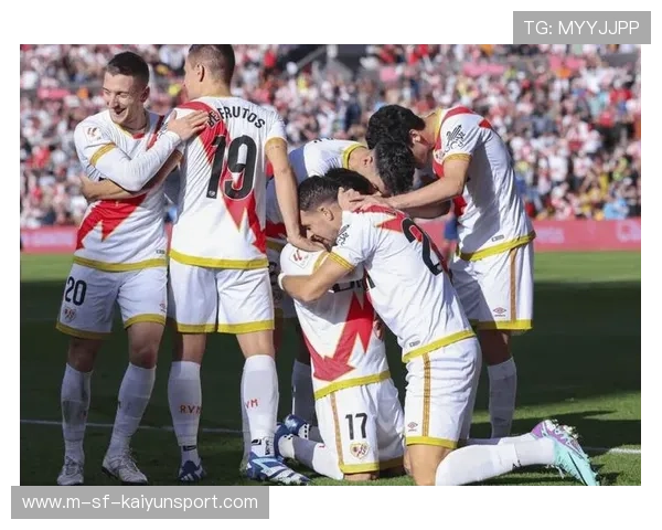 法鹰门将失误酿乌龙，格里马尔多任意球建功药厂首胜